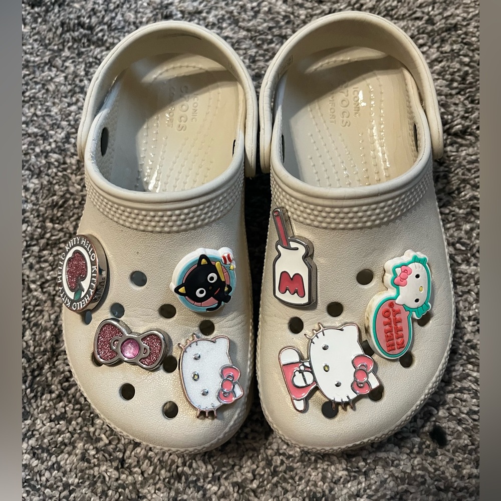 Hello Kitty Crocs
